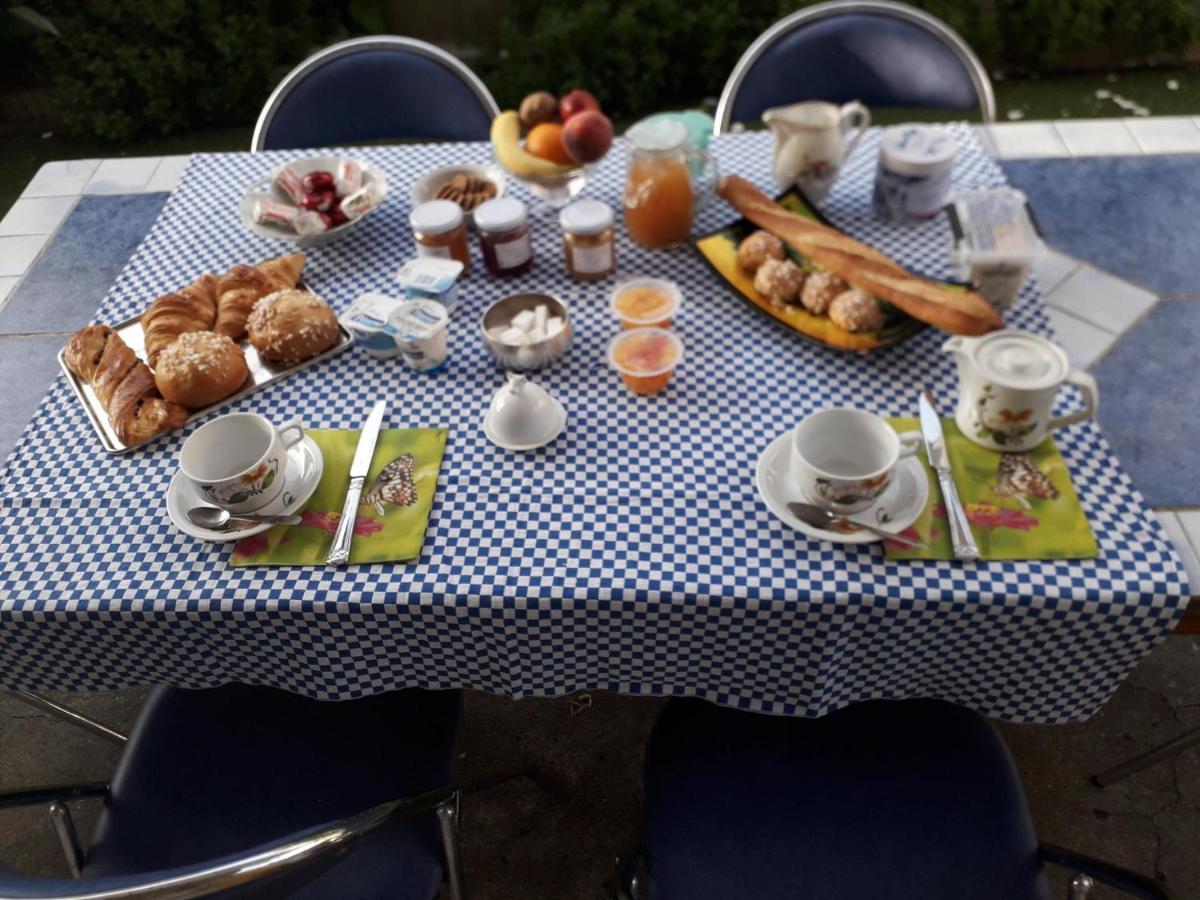 Le Jardin Fleuri Bed & Breakfast Saint-Nazaire  Exterior photo
