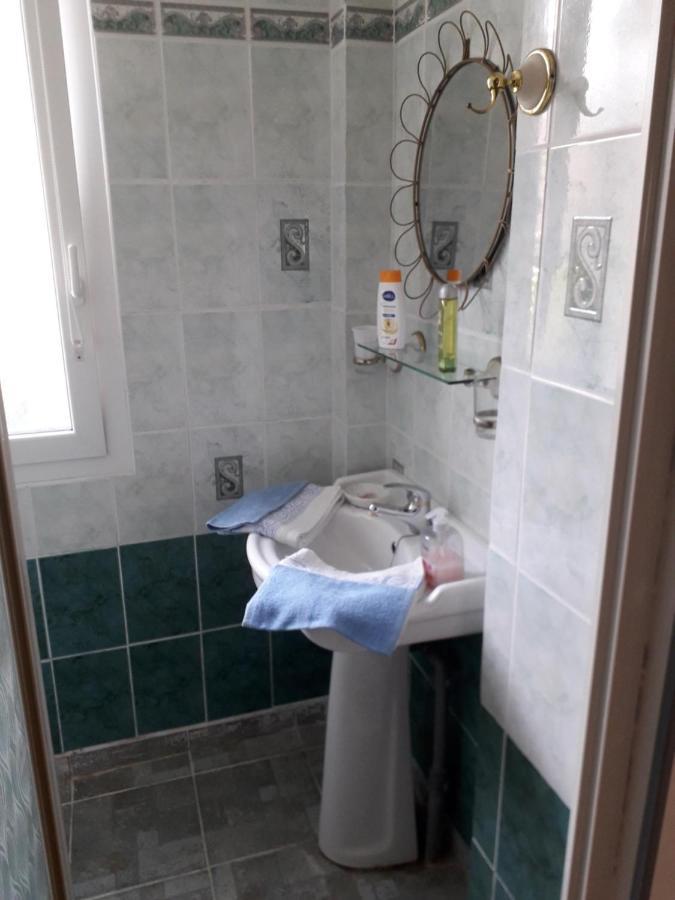 Le Jardin Fleuri Bed & Breakfast Saint-Nazaire  Exterior photo
